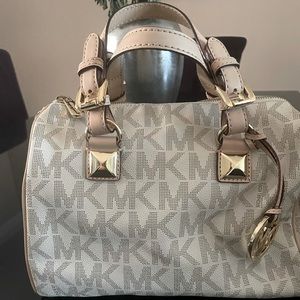 White leather tote by Michael kors